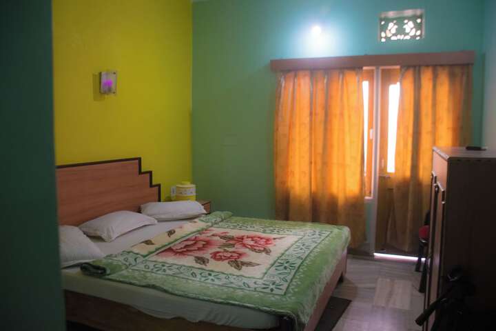 Room 5 of 10