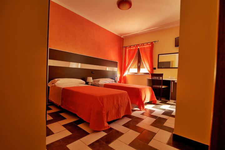 Room 10 of 18