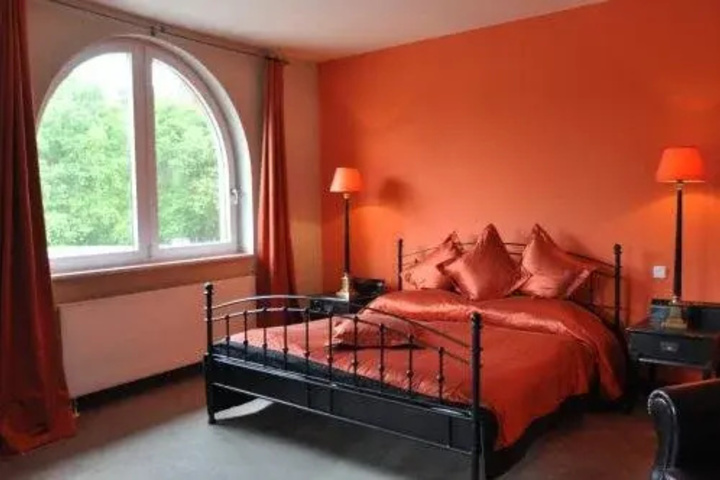 Room 5 of 11