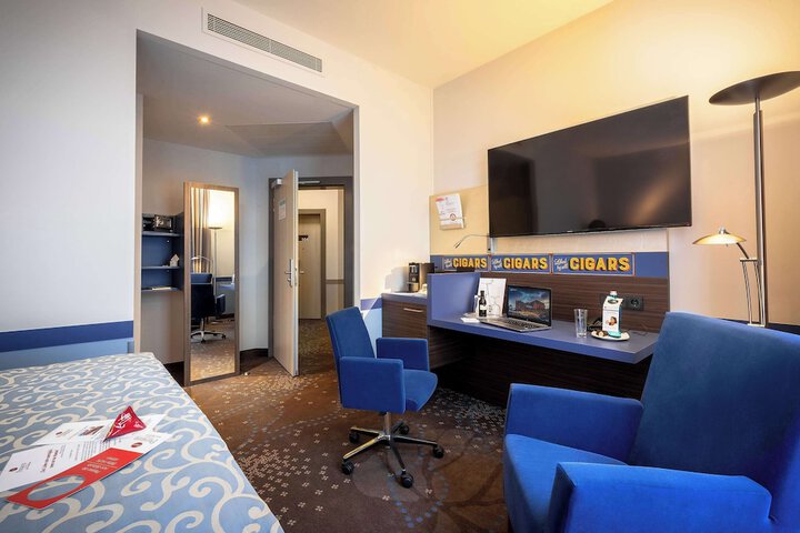 Room 13 of 117