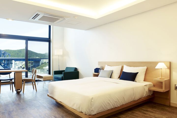 Room 8 of 74