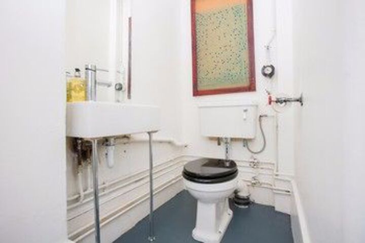 Room 2 of 18