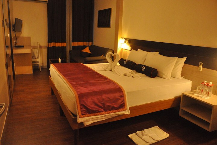 Room 6 of 17