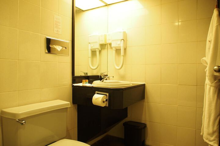 Room 112 of 117