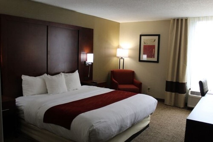 1 King Bed (8 of 15)