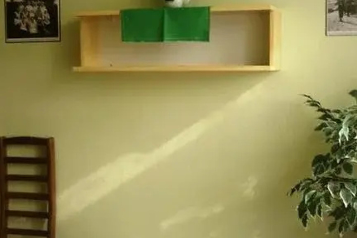 Room 8 of 13