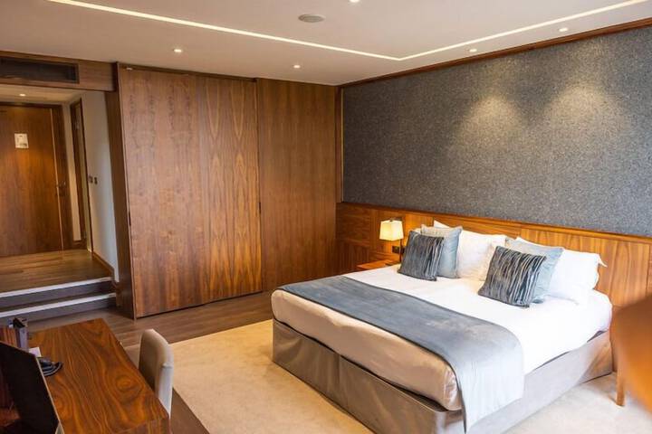 Room 21 of 43