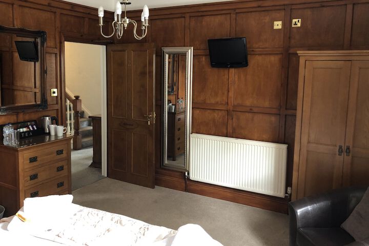 Room 6 of 25