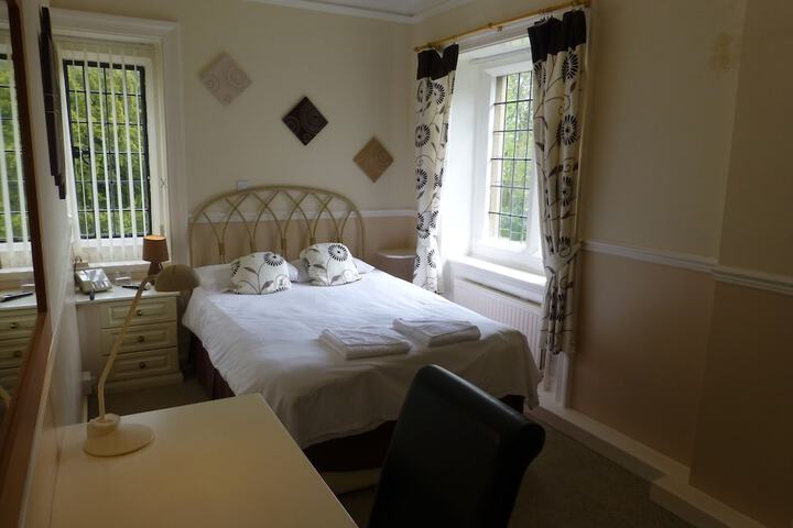 Room 18 of 48