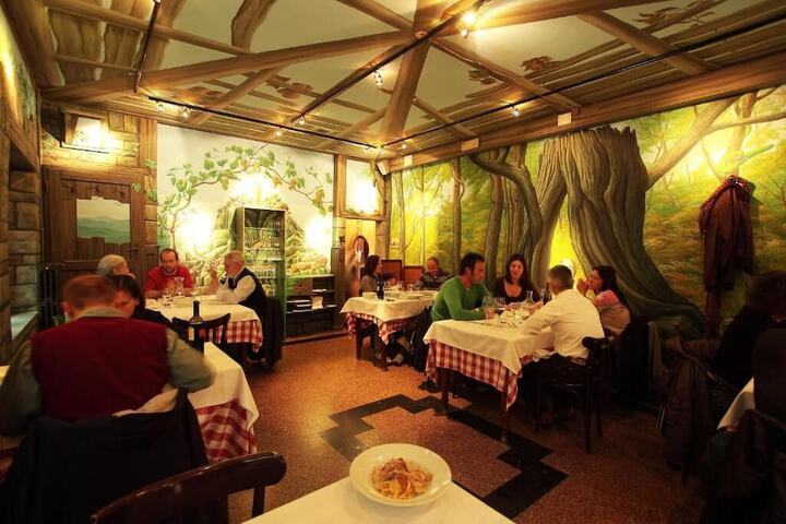 Dining 11 of 14