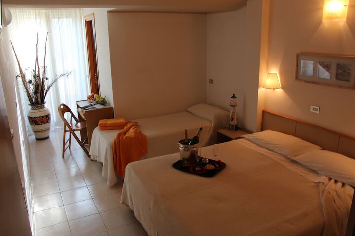 Room 9 of 26