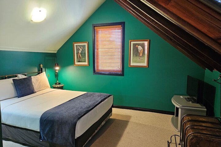 Room 23 of 74