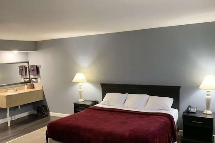 Room 6 of 12
