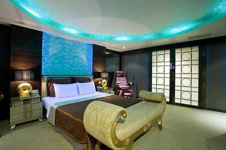 Room 37 of 54
