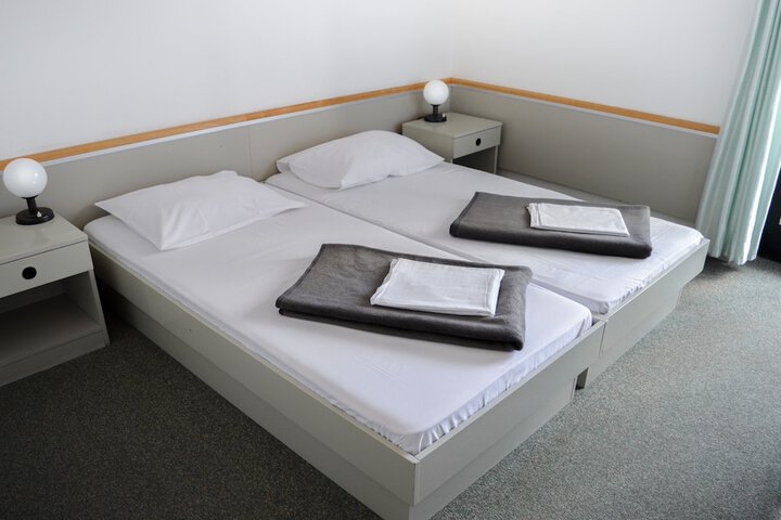 Room 2 of 44