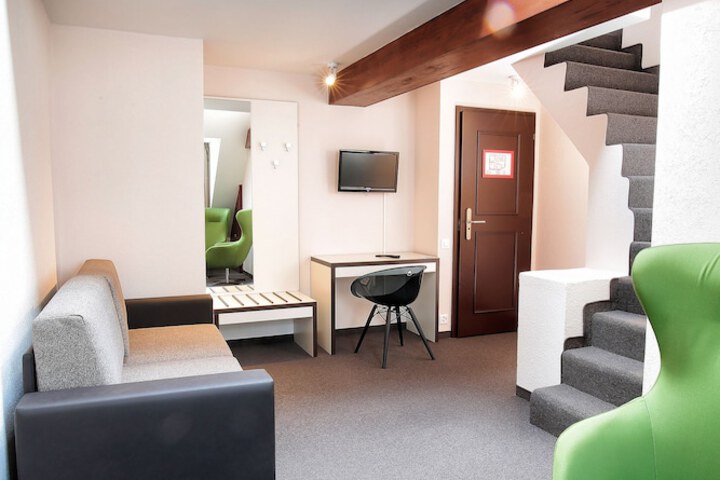 Room 11 of 20