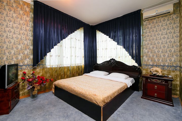Room 10 of 34