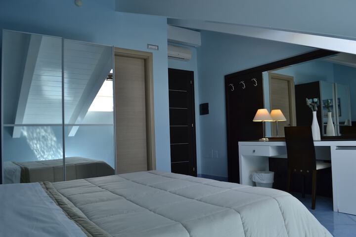 Room 9 of 162