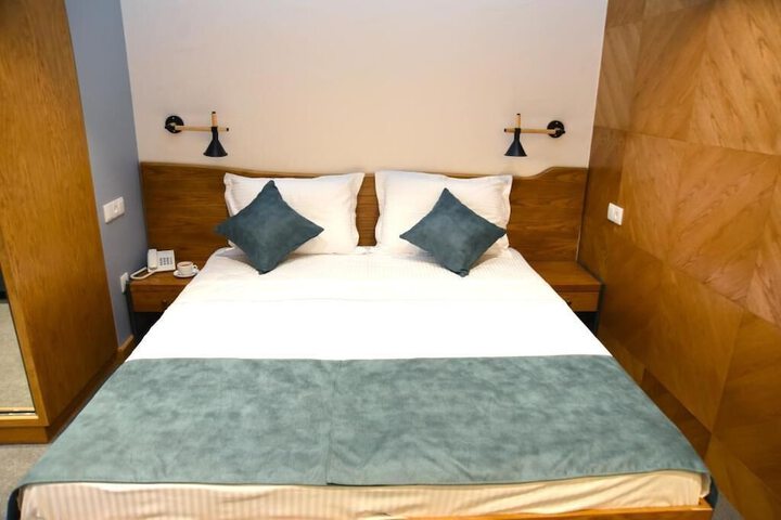 Room 25 of 49