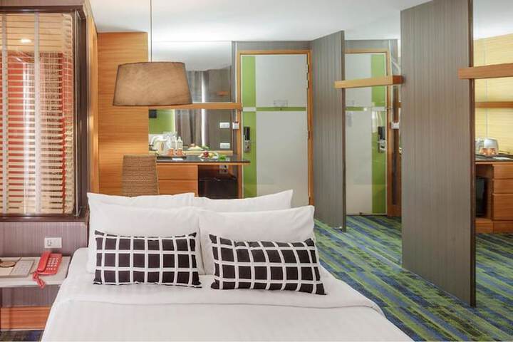 Room 12 of 28