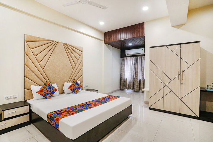 Room 13 of 27