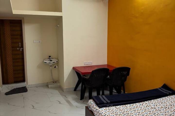 Room 12 of 28