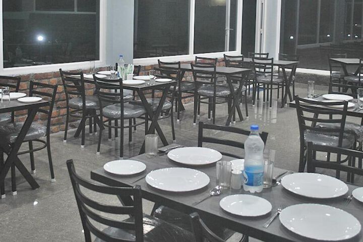 Dining 11 of 27
