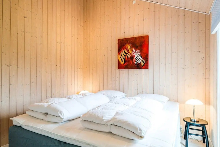 Room 4 of 15