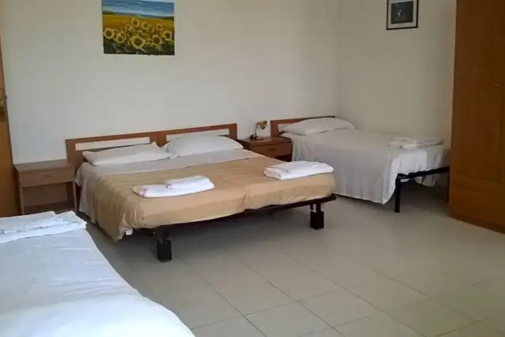 Room 6 of 17