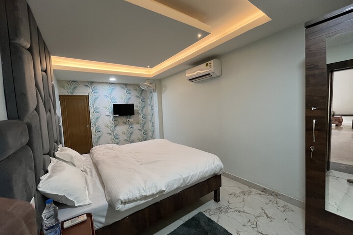 Room 27 of 44