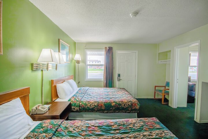 Room 51 of 106