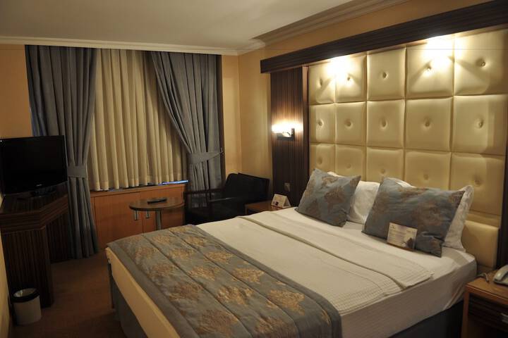 Room 8 of 34