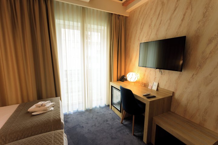 Room 10 of 10