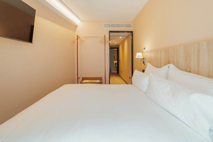 Room 14 of 46