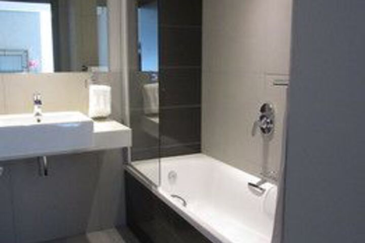 Room 10 of 65