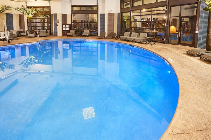 Indoor/outdoor pool