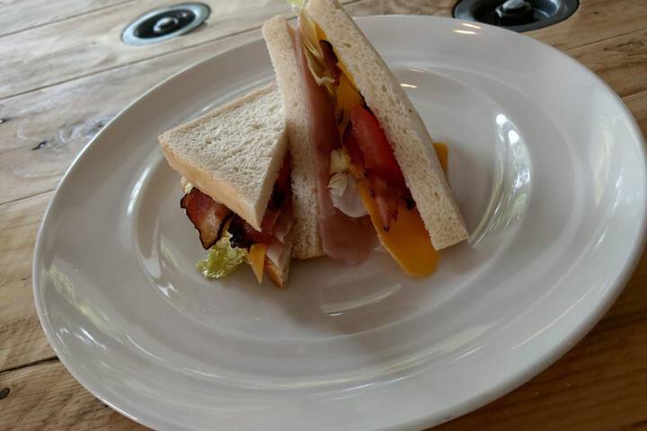 Dining 40 of 56
