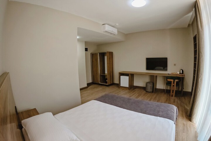 Room 8 of 13