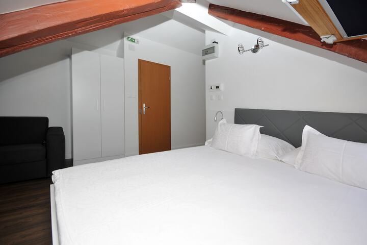 Room 38 of 132
