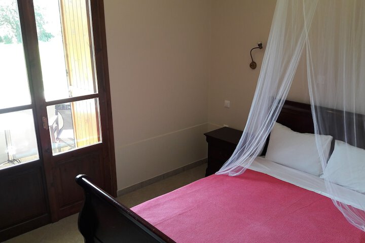 Room 8 of 10