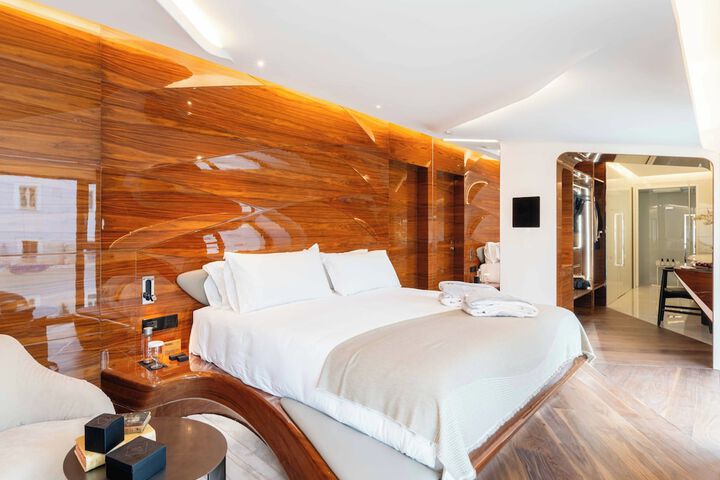 Room 13 of 105