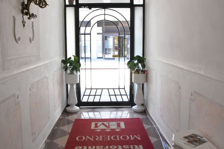 Ballroom/Hall 58 of 63