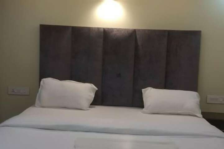 Room 9 of 14