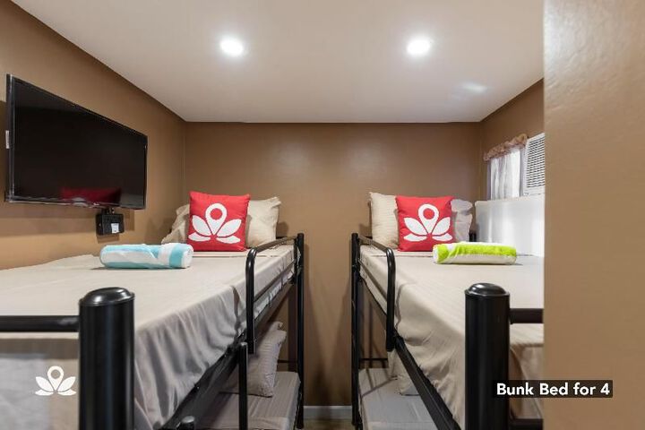 Suite 12 of 32