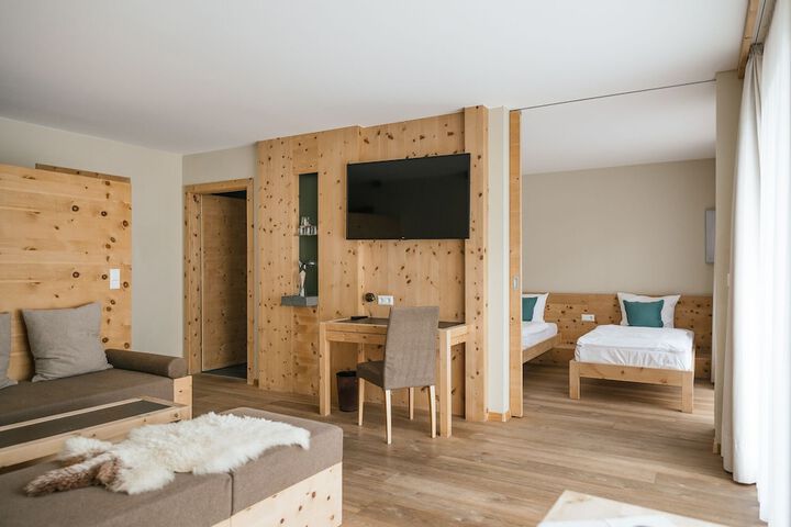 Room 6 of 31