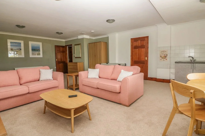 Room 1 of 18