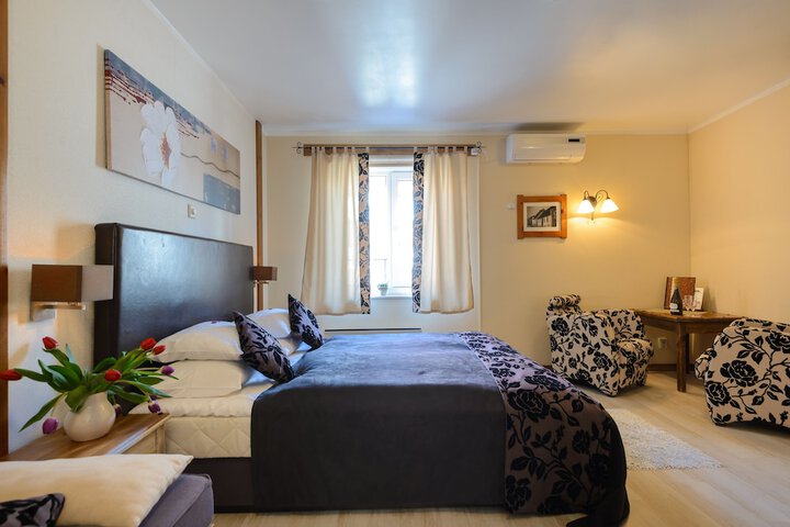 Room 9 of 52