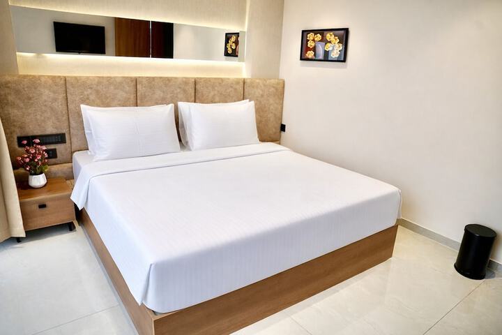 Room 8 of 34