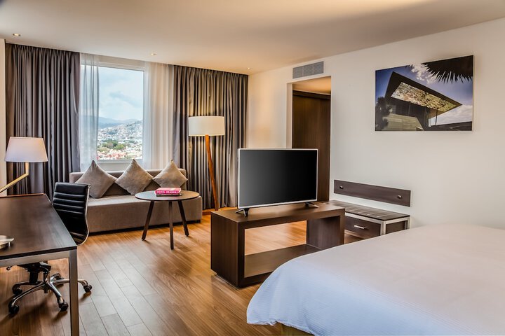 Room 8 of 43