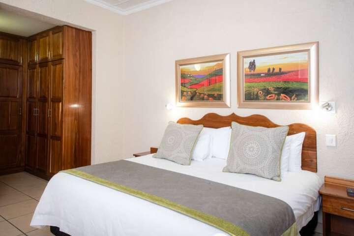 Room 5 of 33